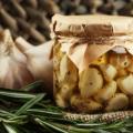 How to prepare pickled garlic at home: recipes and storage methods in winter