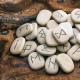 Runemagi - hvordan jobbe med runer Runer brukes i ritualer