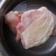 Бедро куриное без кости в панировке из крахмала Куриные бедра в панировочных сухарях на сковороде